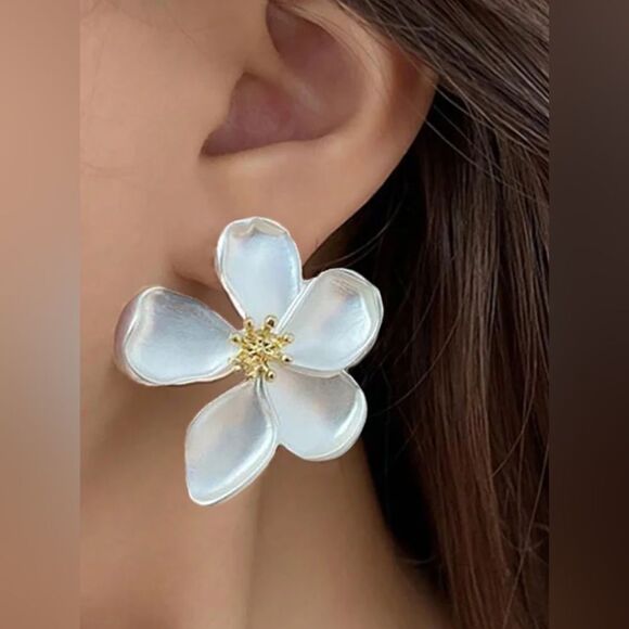 White flower earrings #1313 - Picture 2 of 5